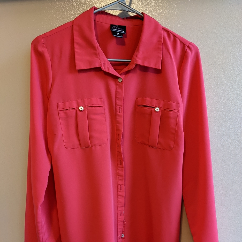 Maternity lightweight button-down collared 3/4 sleeve shirt